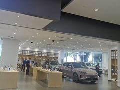 -华为授权体验店(中山公园来福士)