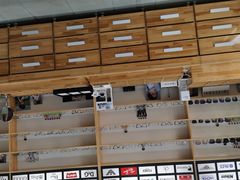 -豪门视光·星趣控·蔡司依视路眼镜代理商(中央大街店)