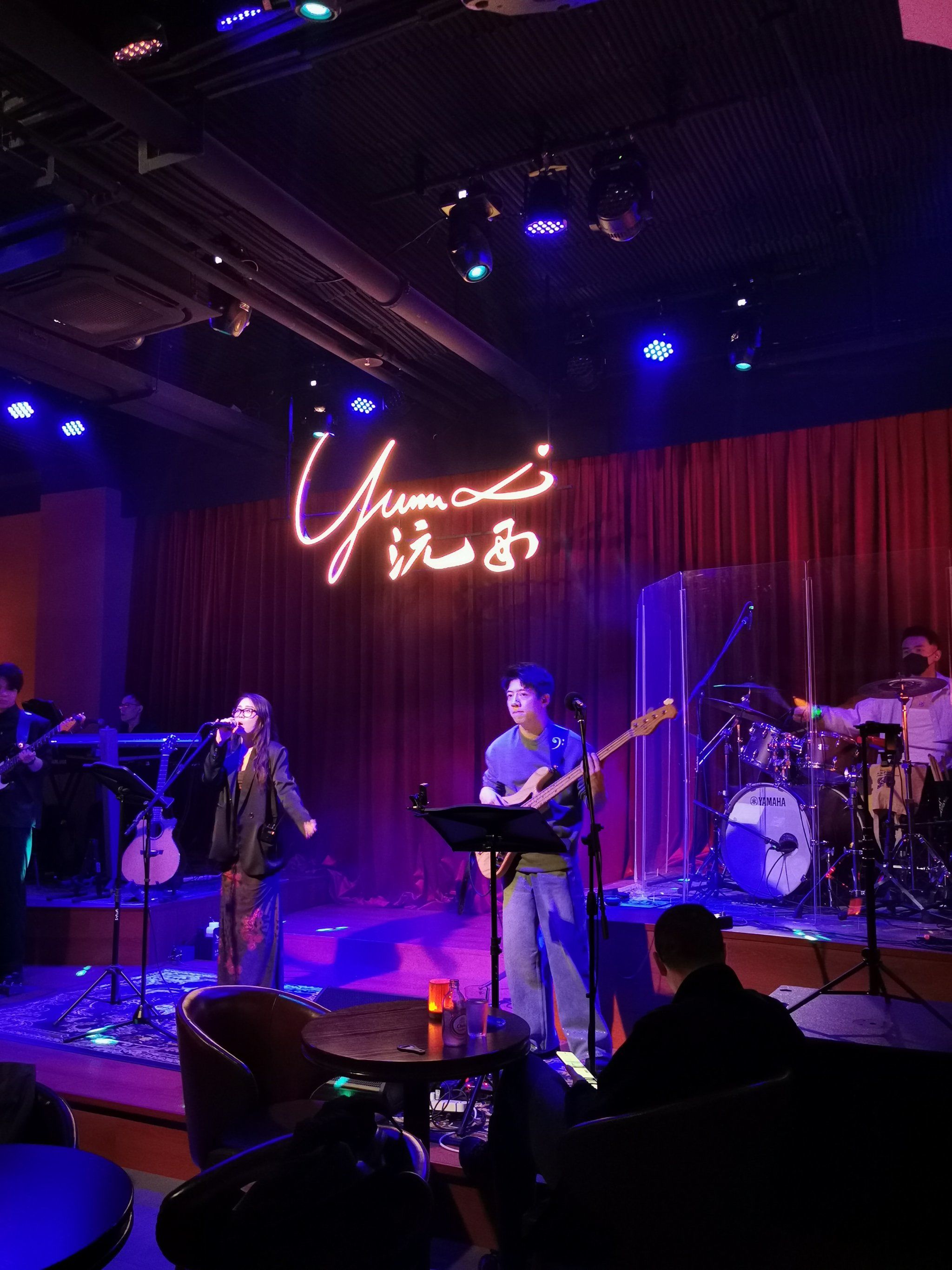 每晚会有歌手的酒吧