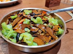 牛肝菌炒饭-老滇山寨•云南特色菜•地方菜•民族风情歌舞表演(金碧店)