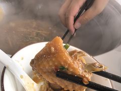 -三江鱼东北特色铁锅炖(骆驼店)