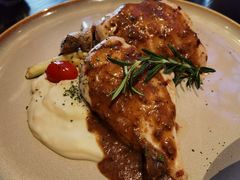 烤鸡胸配肉汁蘑菇酱-bluefrog蓝蛙(皇庭广场店)
