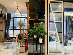 -天下皇剪新潇洒美容美发