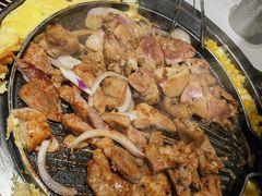 -山野的朋友露营炭火烤肉