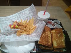 -The Habit Burger Grill 哈比特汉堡(爱琴海店)