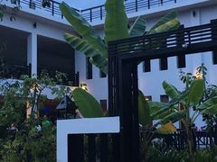 -Neary Khmer Restaurant