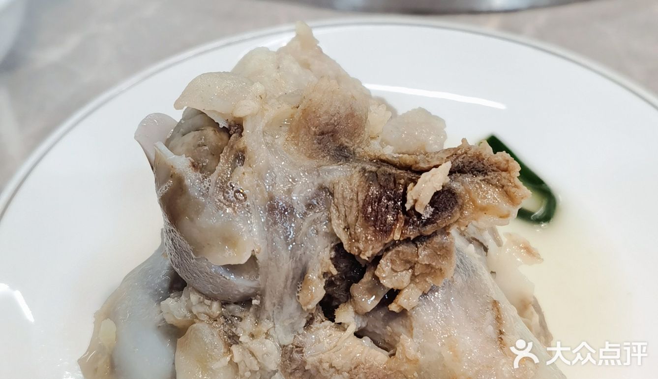 火锅遍地有，好吃的筒骨火锅很稀有