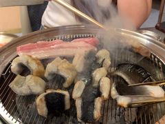 -围炉肉舍•炭烤活鳗•丹东海鲜烤肉(步行街店)