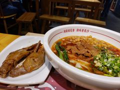 招牌红烧牛肉米粉-呷佬·长沙手工米粉(金沙江路店)