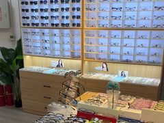 -天空之镜眼镜店蔡司依视路配镜授权零售店(望京颐堤港店)