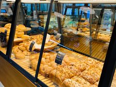 面包甜点陈列柜-Dough&Joe团憩(瑞虹天地月亮湾店)