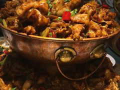 -沪小二炭火蛙锅(淮海中路美食不夜城店)