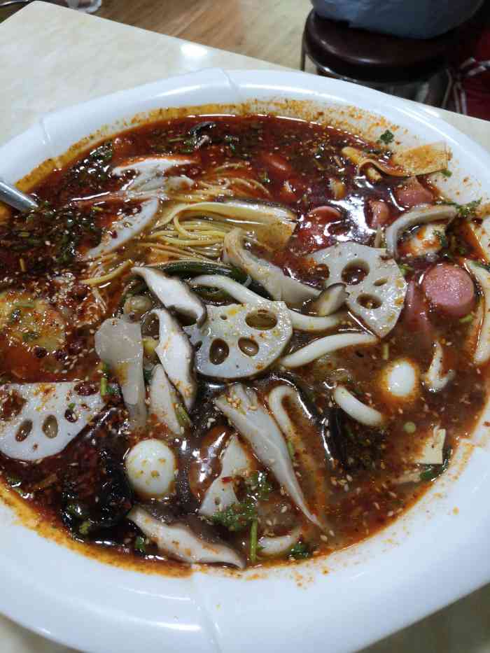 打分 吴忠的麻辣烫就是好吃,至于环境嘛,是一家小店,服务也比较一般