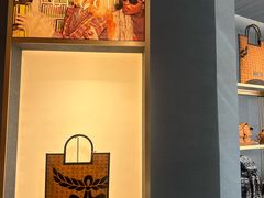 -百年港湾奥特莱斯(香炉礁店)