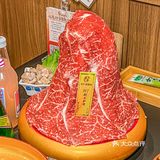 各种和牛、海鲜自助不限量，吃到扶墙走 红汤锅底