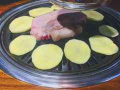 厚切猪肉-·缸桶屋·韩式牛肋条自助烤肉(西湖D11店)