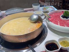 -洪氏嗨捞·广东猪肚鸡·椰子鸡火锅(西咸万象城店)