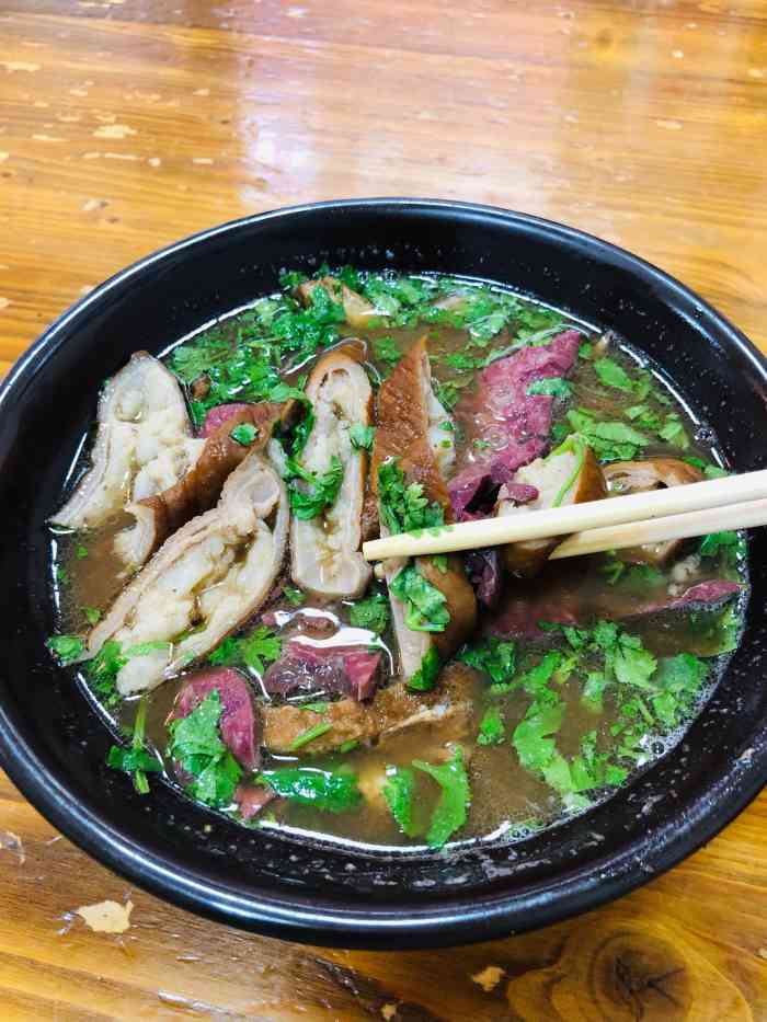 老六门框百年卤煮(六爷传承私房老店)-"[薄荷]环境:在旅游消费在国内