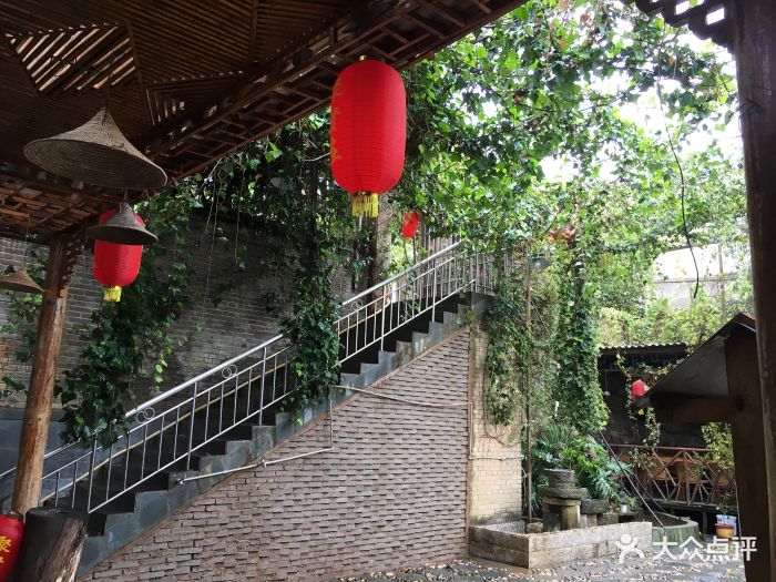 聚贤庄茶餐舍门面图片