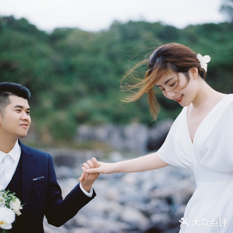 拍婚纱照要不要露纹身?评论区留下你的看法[调皮]