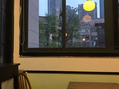 靠窗位-知亘茶食