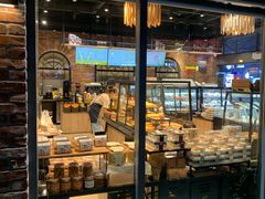 面包甜点陈列柜-皇冠幸福里动物奶油生日蛋糕(万达店)