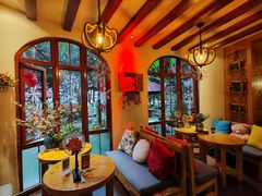 -月亮眼花园餐厅书吧酒吧