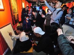-梅龙镇广场