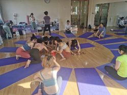 -亚太瑜伽普拉提学院