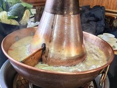 -果松木炭酸菜铜火锅·外婆参鸡汤