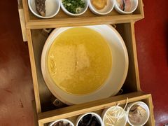 -云南荟·湖畔领宴(领事馆店)