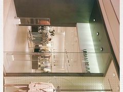 -URBAN REVIVO(七宝领展广场店)