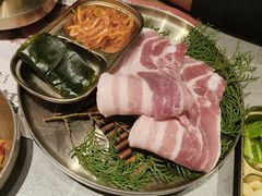 -草家酱蟹炭火烤肉店(珲春南路一店)