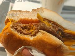 双层安格斯MAX厚牛芝士堡-麦当劳餐厅(龙平西路店)