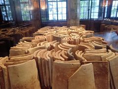 -Nathalie Djurberg与Hans Berg“牛皮纸包裹的月亮”-Prada荣宅当季展览