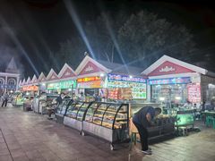 -布尔津河堤夜市