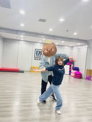 -单色舞蹈