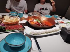 -墨居上隐·院子里火锅(峨眉店)