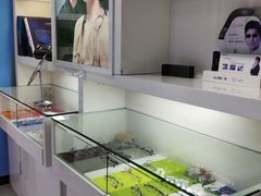 -提一眼镜·蔡司·依视路(小寨店)