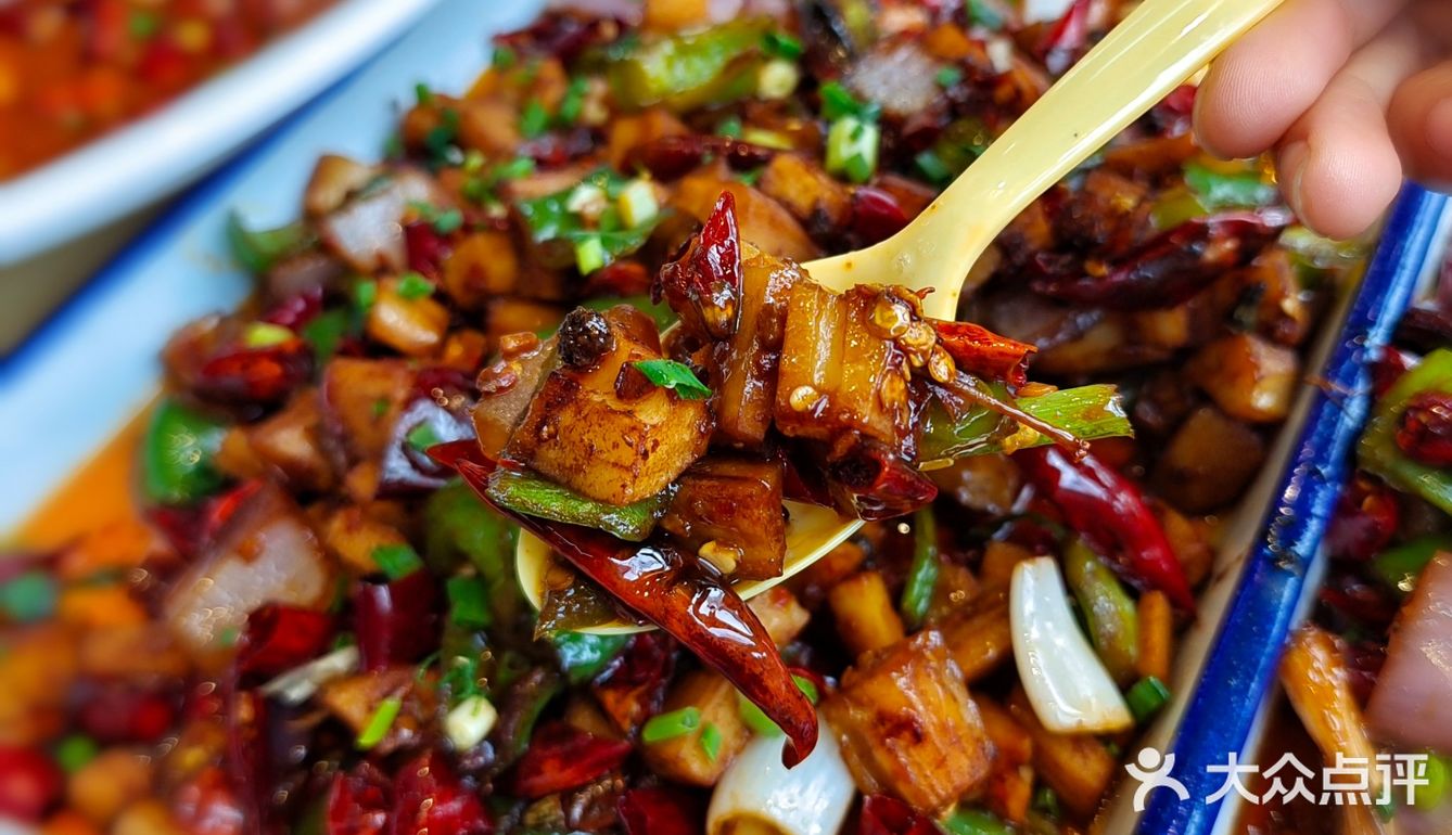 摩天轮下气氛组大排档