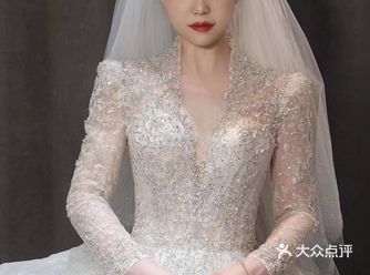 凯特王妃钟爱的王妃领款式 是端庄高雅,雍容气度的传承