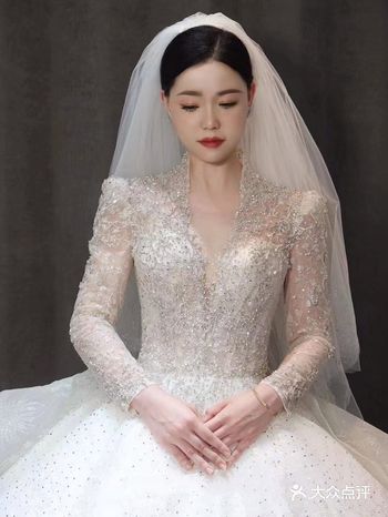 凯特王妃钟爱的王妃领款式 是端庄高雅，雍容气度的传承