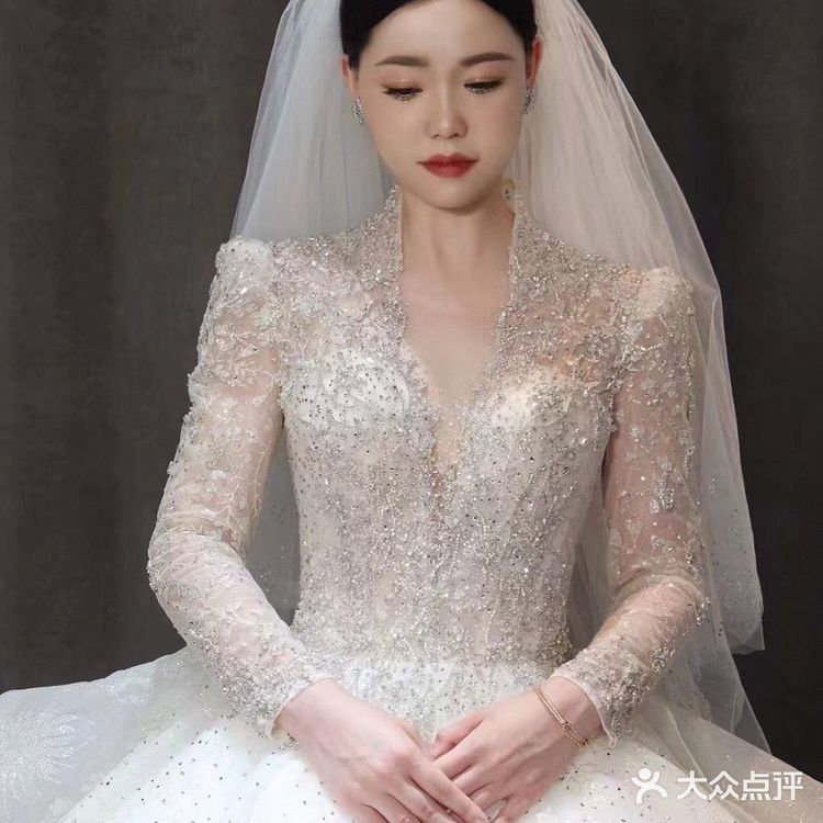 长袖大拖尾主纱👰🏼‍♀️