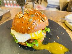 -HIGH FIVE哈福手工汉堡(桂林路店)