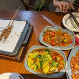 这里的呼伦贝尔羊肉串真是一绝！嫩滑多汁的羊肉