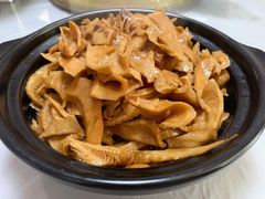 土猪肉烧鲜笋-万佛湖许老大铁锅鱼(黑金冠店)