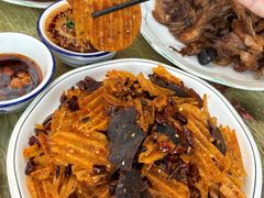 -丹水桥地锅鱼·翘嘴鲌·地方特色全鱼宴(丹江口大坝店)