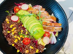 鸡肉牛油果藜麦沙拉（5月上新）-西堤厚牛排(昆山店)