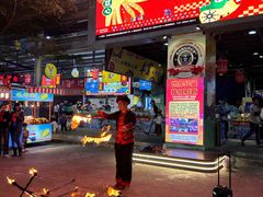 -三亚火车头万人海鲜广场