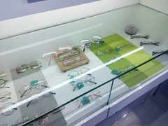 -提一眼镜·蔡司·依视路(小寨店)